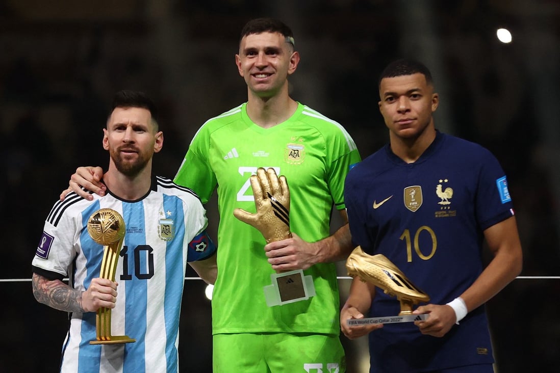 Golden Ball winner Lionel Messi, Golden Glove winner Emiliano Martinez and Golden Boot winner Kylian Mbappe pose with the trophies after the World Cup final. Photo: Reuters