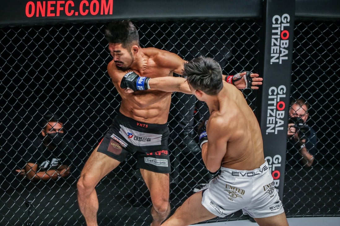 Christian Lee lands a punch on Ok Rae-yoon in their rematch at ONE 160 in Singapore. Photo: ONE Championship