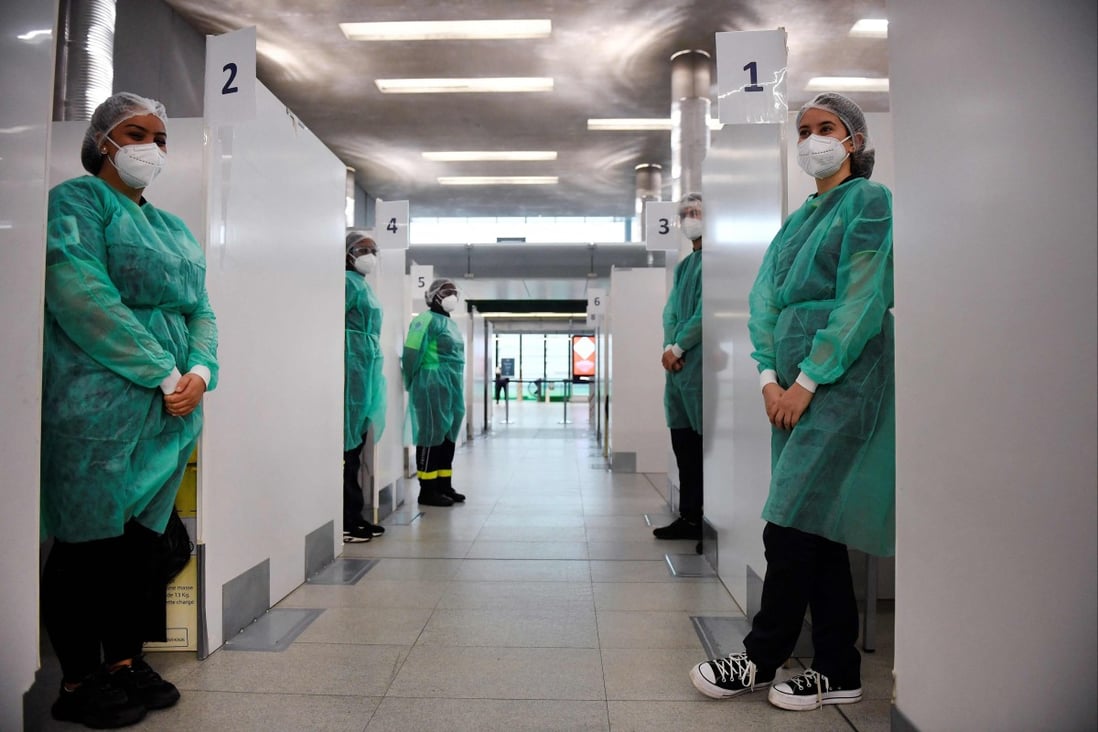 Medical staff of the COVID-19 testing centre of Paris Charles de Gaulle airport wait for travellers from China in Roissy, outside Paris, on January 1, as countries including France reinforce health measures for arrivals from China. Photo: AFP 