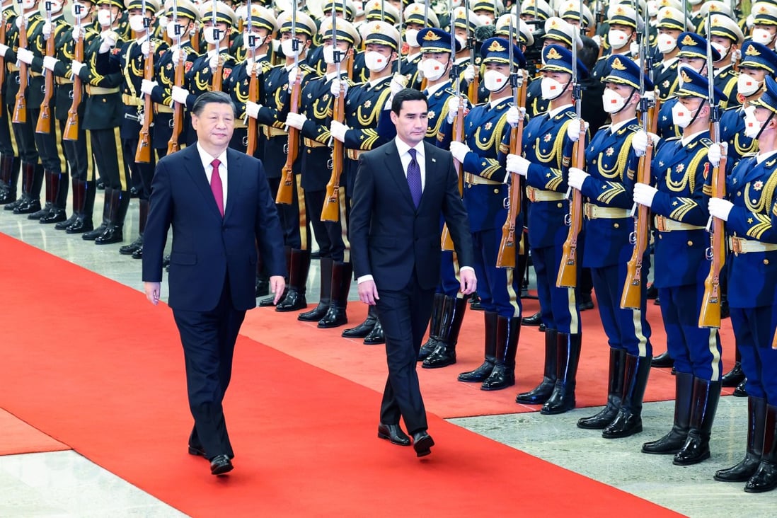 Chinese President Xi Jinping and visiting Turkmen leader Serdar Berdimuhamedov at a welcome ceremony in Beijing on Friday. Photo: Xinhua