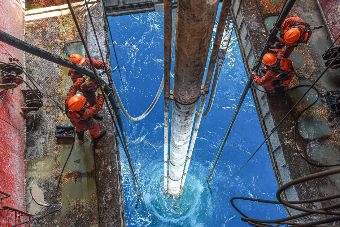 Workers on a Chinese oil rig in the South China Sea. The Philippine Supreme Court ruled that allowing state-owned companies from China and Vietnam to explore for oil was unconstitutional. Photo: Xinhua