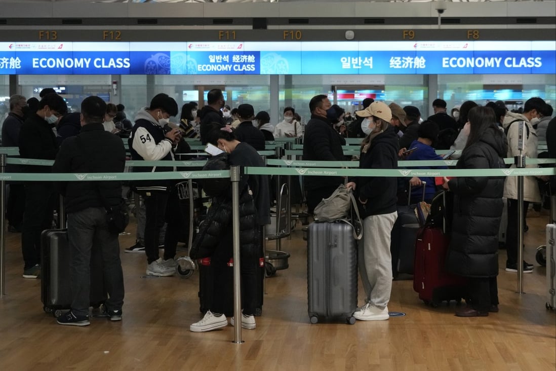 Passengers at South Korea’s Incheon International Airport prepare to board a plane to China on Tuesday. Photo: AP