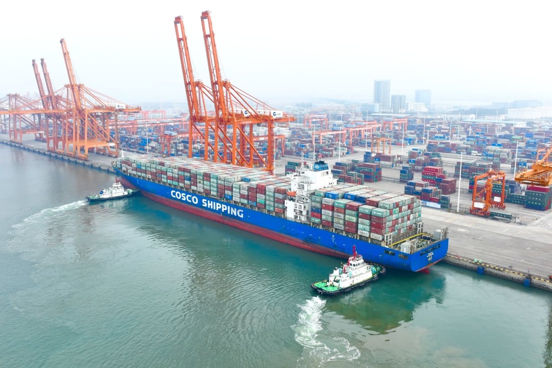 China’s exports fell by 9.9 per cent in December compared with a year earlier, while imports fell by 7.5 per cent last month, data released on Friday showed. Photo: Xinhua