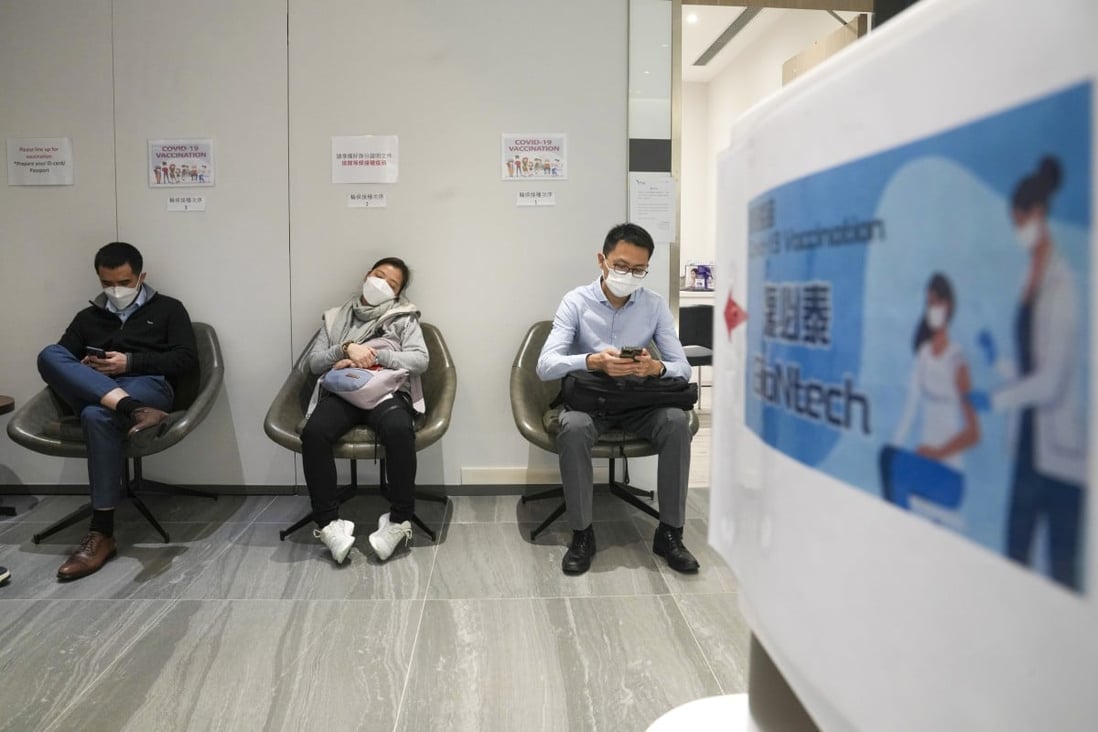 1 in 7 Hongkongers have 4 jabs; isolation rules ‘could be axed by month’s end’ 4 Residents in line to get vaccinated in Tsim Sha Tsui. Photo: Sam Tsang
