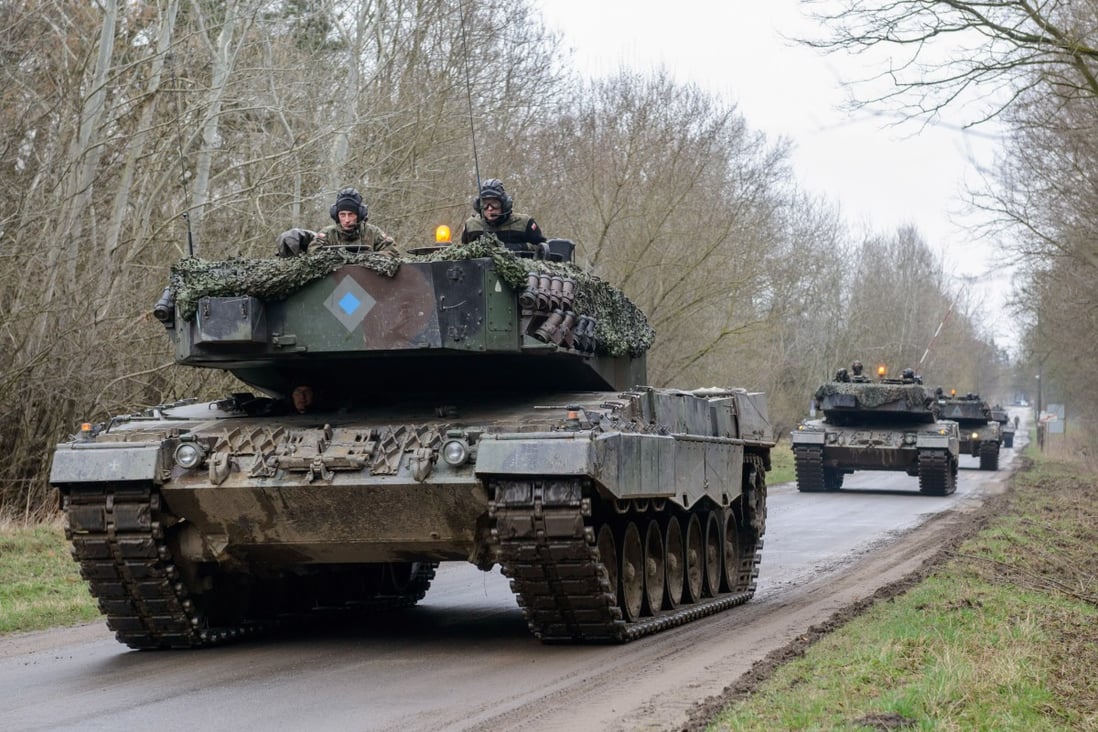 Polish soldiers in German-made Leopard 2 tanks advance at the Biedrusko Military training ground in western Poland in March 2014. Photo: EPA-EFE