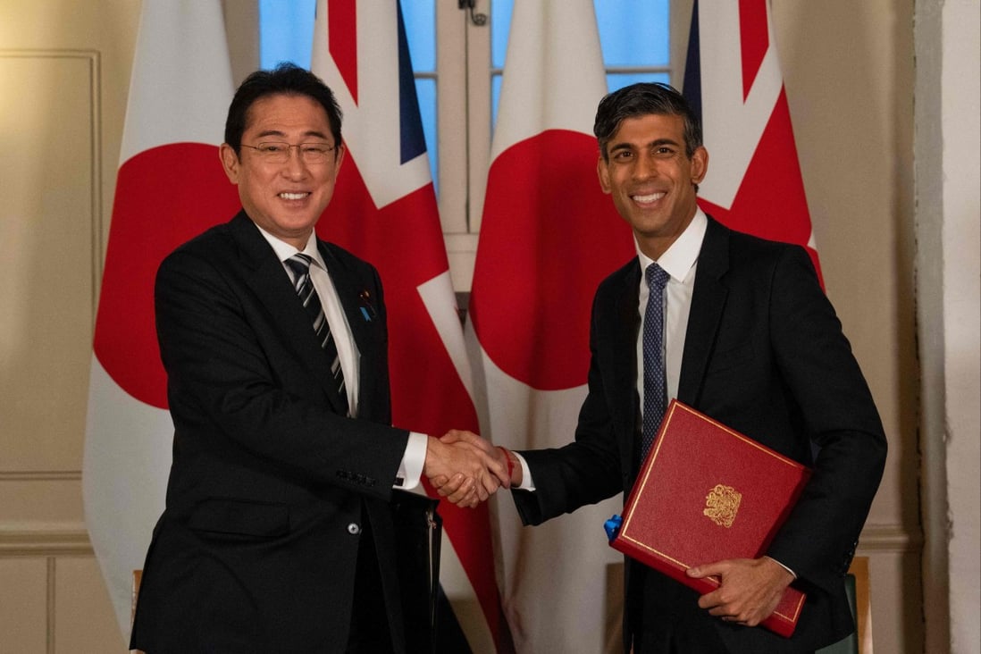 Britain’s Prime Minister Rishi Sunak (right) and Japan’s Prime Minister Fumio Kishida (left) shake hands after signing a defence agreement on January 11, 2023. Photo: AFP