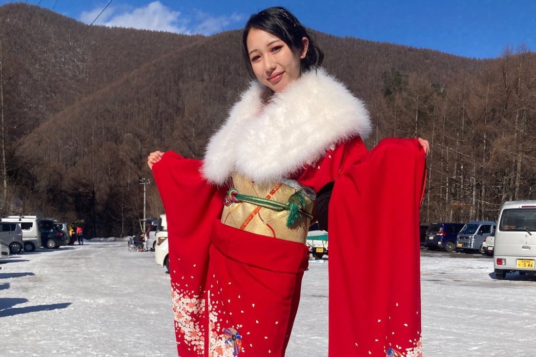 Video of Japanese woman snowboarding in red long-sleeved kimono for ...