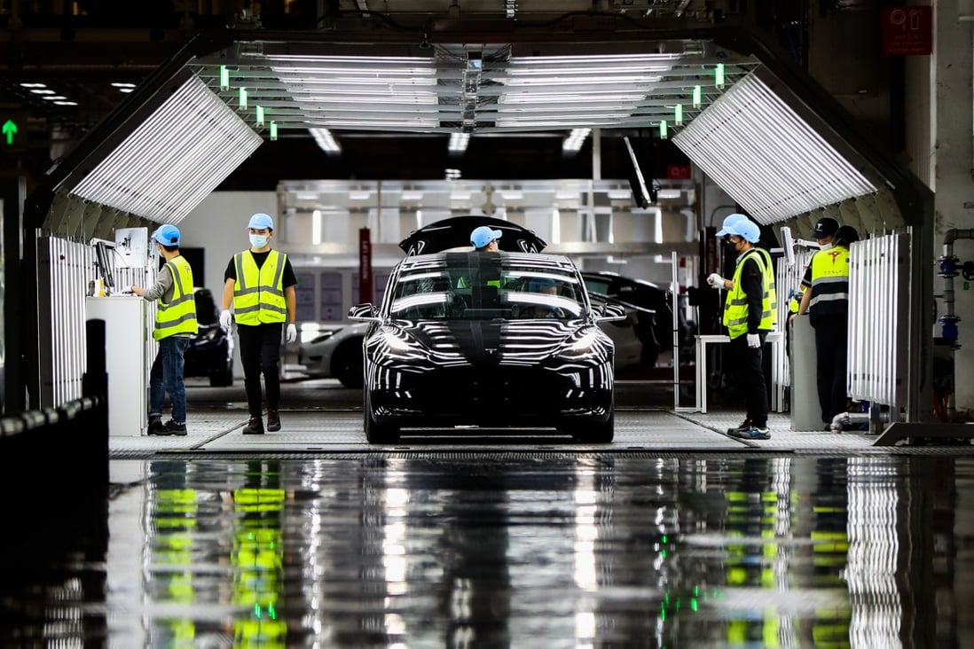 Tesla employees are seen at the assembly line inside the US company’s Gigafactory 3 complex in Shanghai on November 20, 2020. Photo: Xinhua