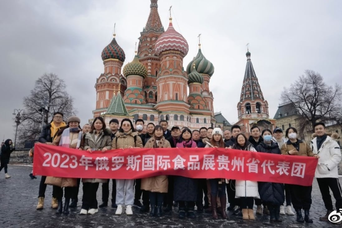 The business delegation from  Guizhou province poses in front of St Basil’s Cathdral in Moscow’s Red Square. Photo: Weibo 