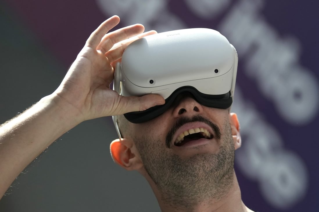 A man experiences a virtual reality headset during the Dubai Metaverse Assembly at the Emirates Towers, in Dubai on September 28. Photo: AP