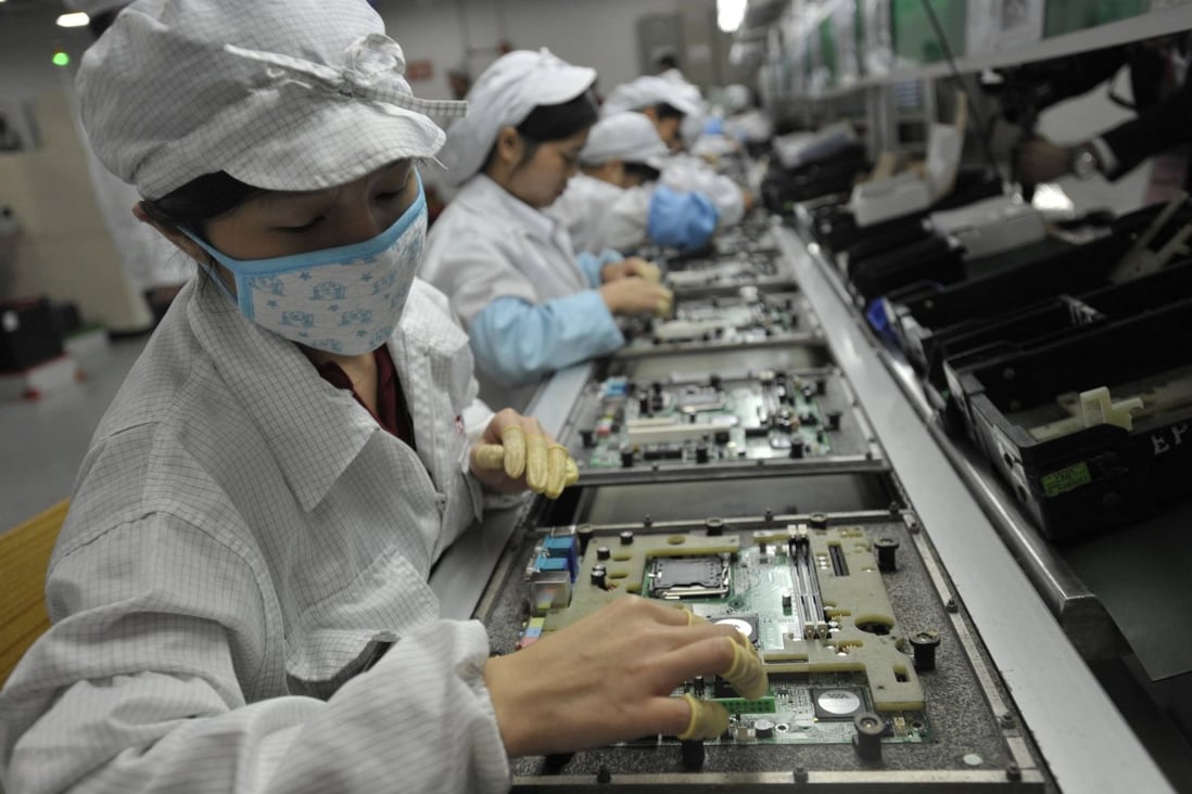 Foxconn Technology Group workers are seen in an assembly line at the Apple contract manufacturer’s campus in Shenzhen. Photo: Agence France-Presse