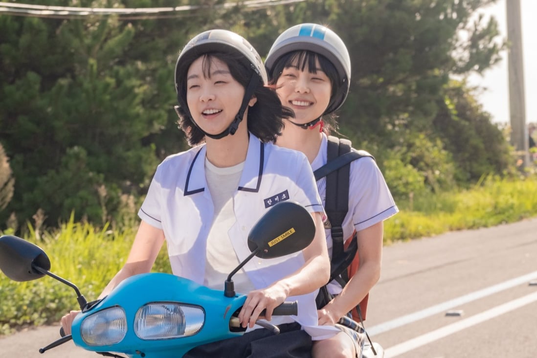 Review phim Soul Mate: Bản làm lại của Hàn Quốc từ bộ phim ăn khách của Trung Quốc năm 2016, với sự tham gia của Kim Da-mi và Jeon So-nee, là một bản chuyển thể trung thực lấy bối cảnh ở đảo Jeju