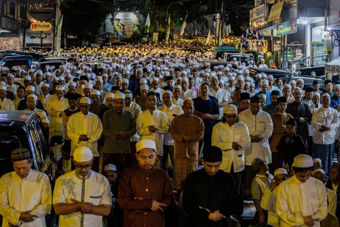 As Indonesians begin exodus home, officials face vexing issue of Eid