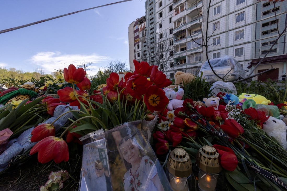 Immagini di Sofia e Alina, due bambine uccise da un attacco missilistico russo, sono state viste sabato nella città di Uman, nella regione di Cherkasy in Ucraina.  Foto: Reuters