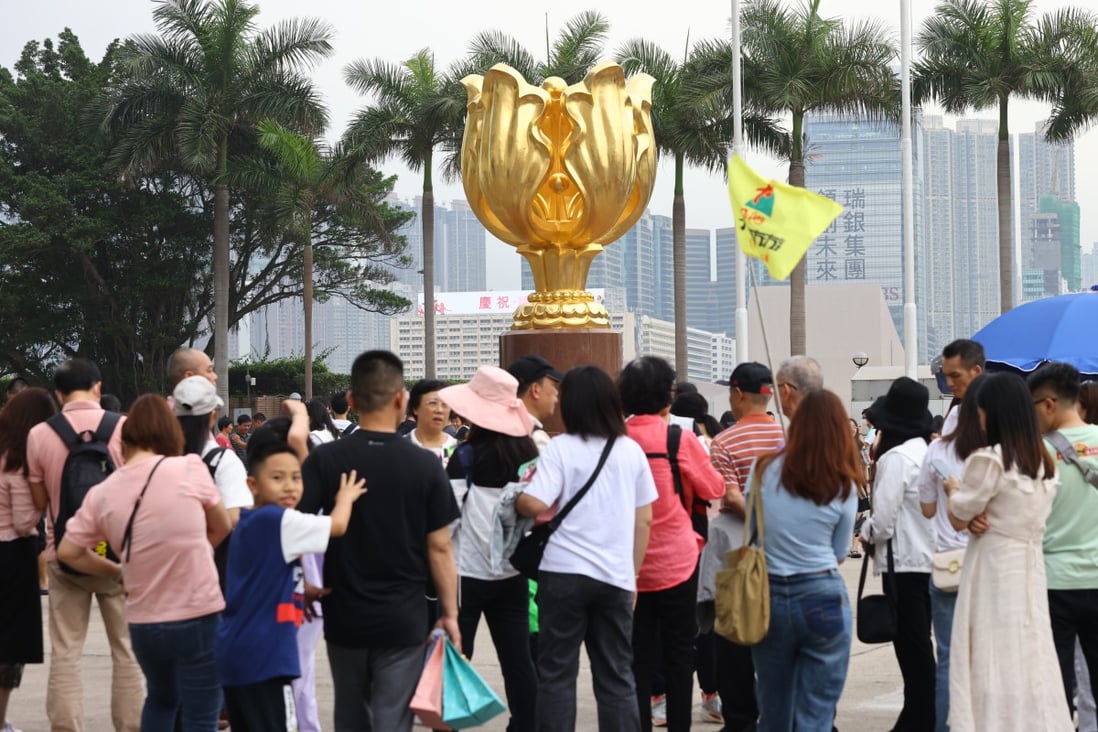 More than 625,000 mainland Chinese tourists entered Hong Kong over 5 ...