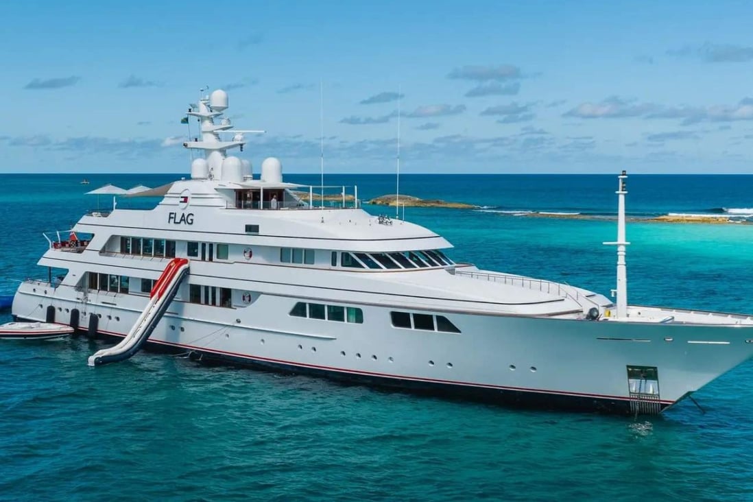 Consumir jefe estrecho Inside Tommy Hilfiger's fashionable US$46 million superyacht, Flag:  YouTuber Enes Yilmazer took a tour of the colossal vessel that's up for  sale, which boasts a beach club, jet skis, and jacuzzis … 