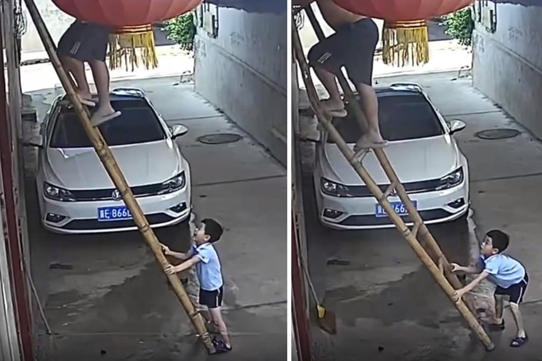 The video shows Du up the ladder working when it starts to buckle, however, he manages to reach the ground with his son’s help. Photo: SCMP composite/Baidu