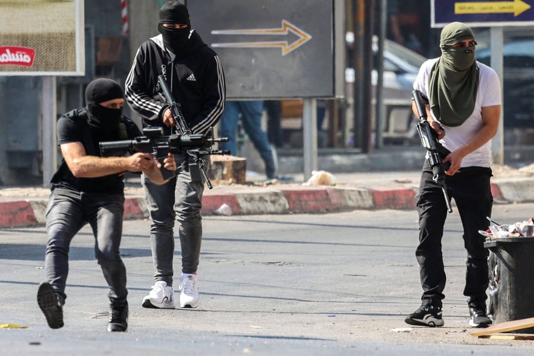 Palestinian militants take up position during a confrontation with Israeli army in the occupied West Bank city of Jenin on Monday. Photo: AFP