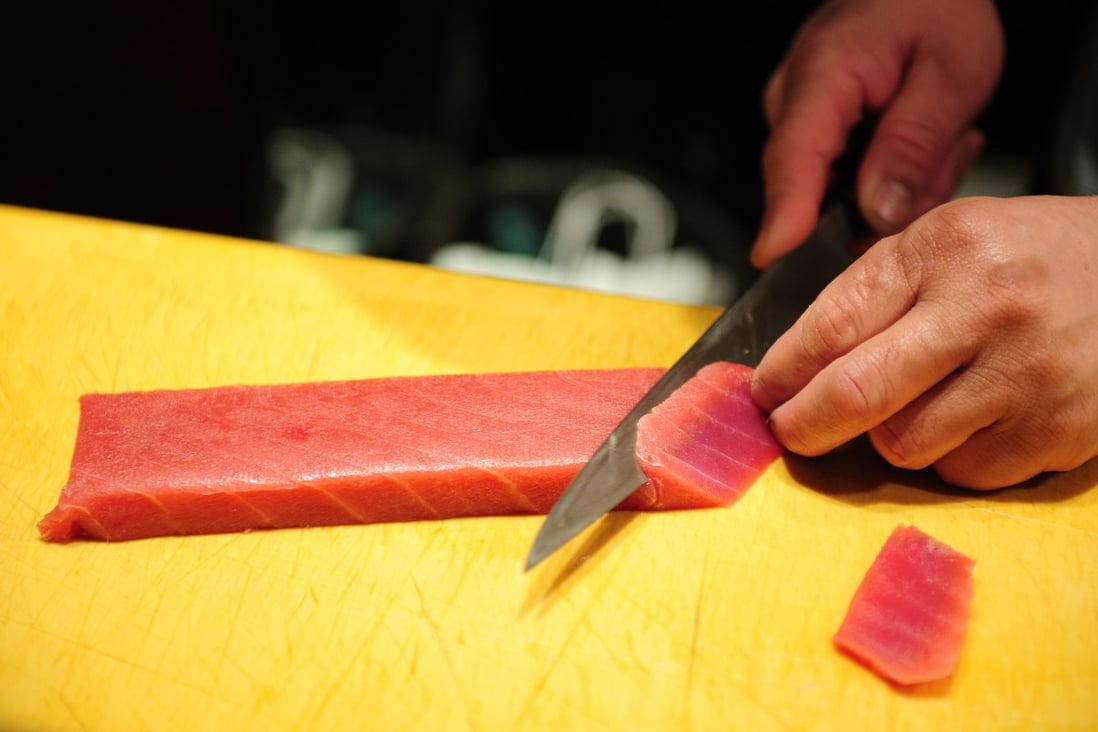 A sushi chef prepares tuna sashimi at an upscale Japanese restaurant in New York. Photo: AFP