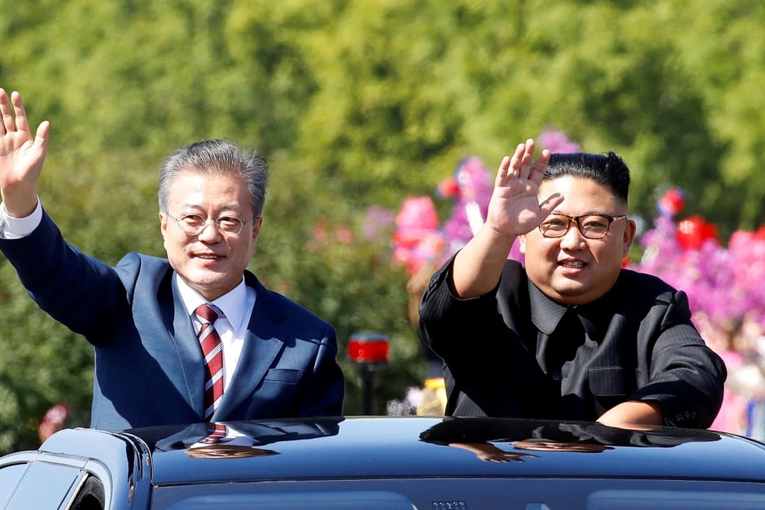 South Korean President Moon Jae-in and North Korea’s Kim Jong-un wave during a parade in Pyongyang on September 18, 2018. Photo: Reuters