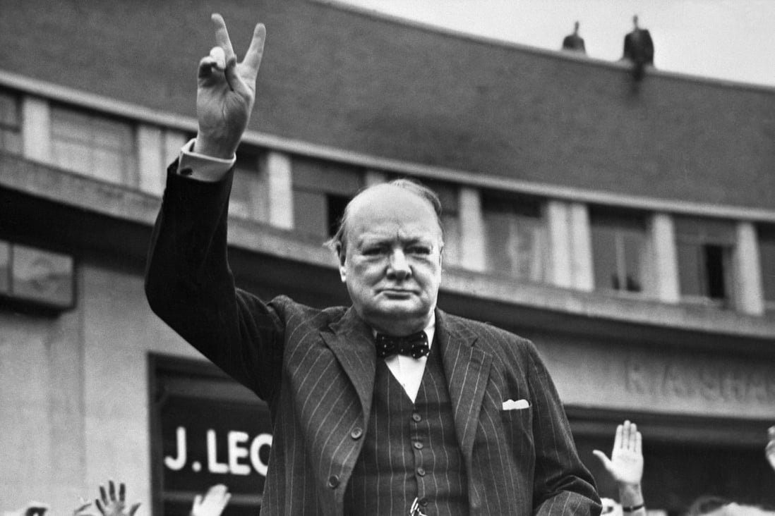 Winston Churchill flashes his famous V-sign for victory, on January 1, 1950. Photo: AFP