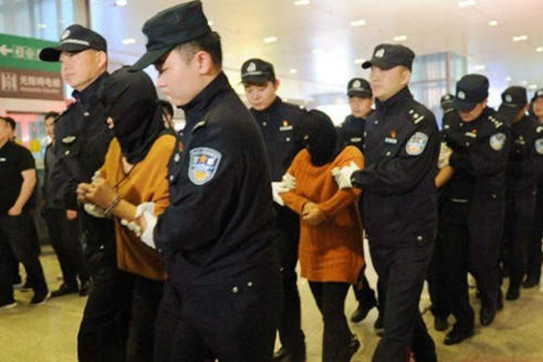 Police arrested 28 suspects in connection with the scam. Photo: Peopleapp.com