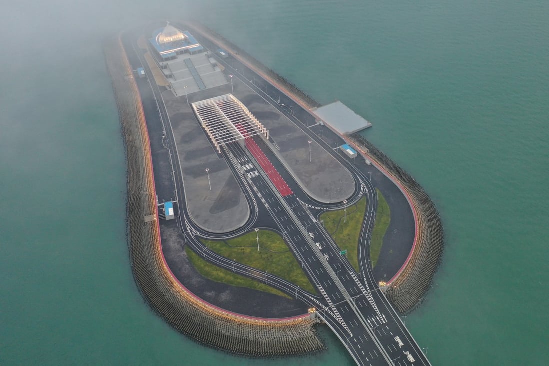 The Hong Kong-Zhuhai-Macao Bridge Authority has invited entertainment companies to bid for the overall planning and conceptual design of a tourism development and supporting facilities on the eastern artificial island of the bridge. Photo: Martin Chan