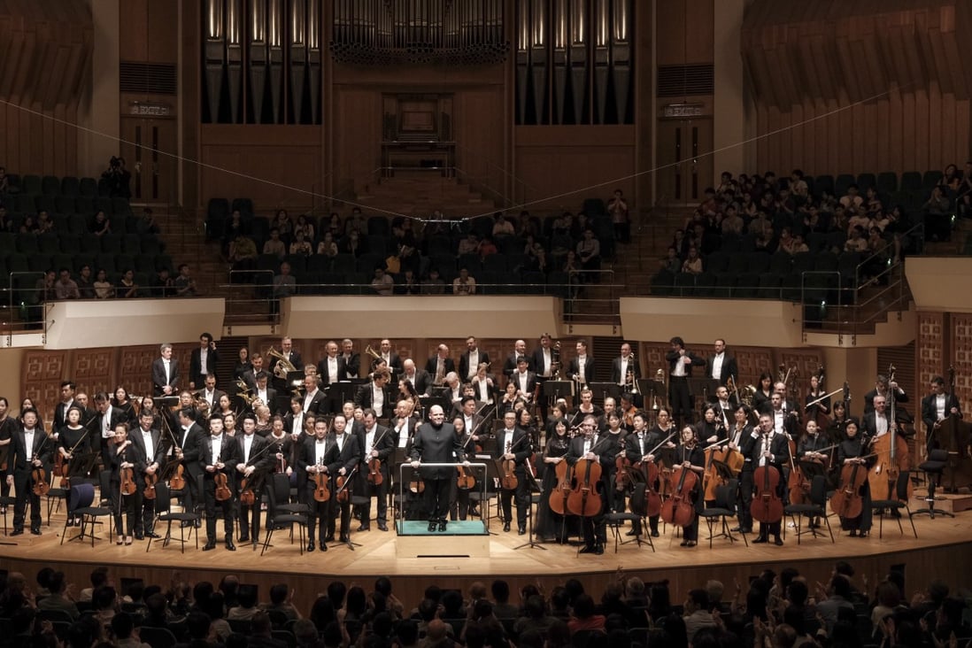 Jaap van Zweden and the Hong Kong Philharmonic receive the applause of the audience at the Hong Kong Cultural Centre Concert Hall after their triumphant performance of Bruckner’s Symphony No. 7. Photo: Ka Lam/HK Phil