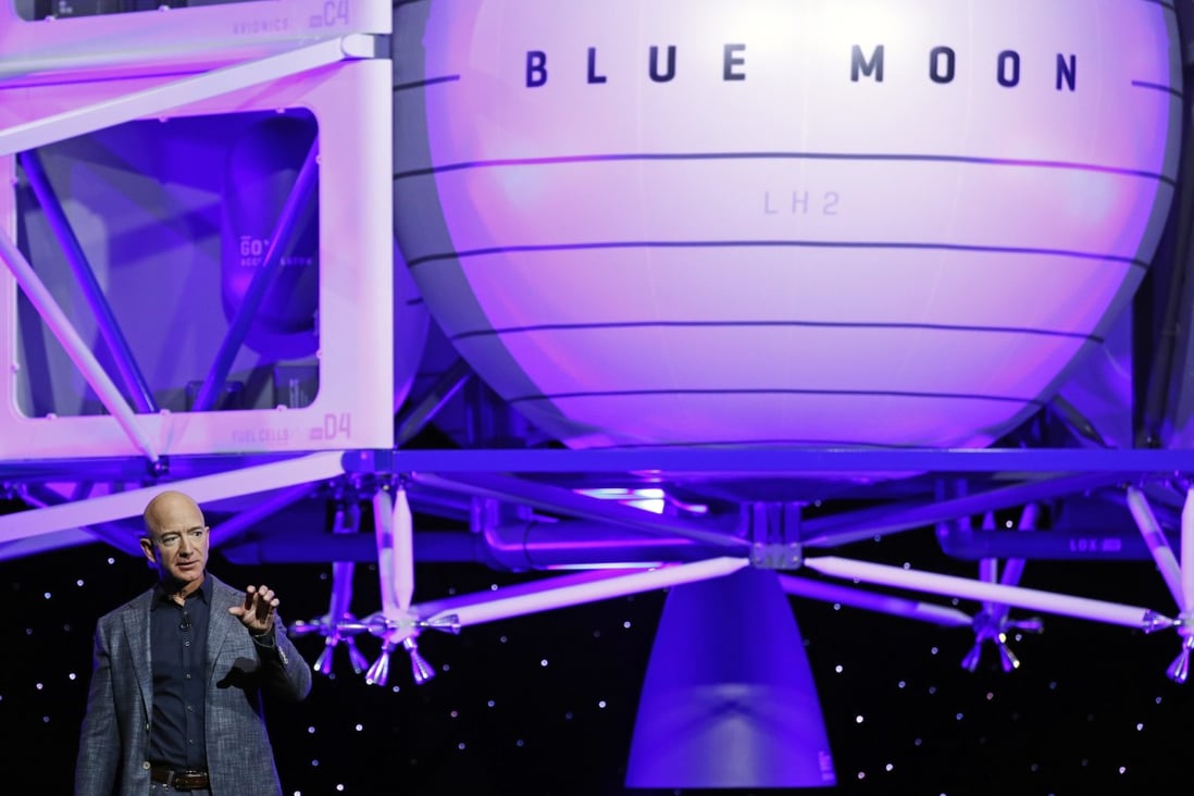 Amazons Jeff Bezos Unveils ‘blue Moon Project As He Shoots For 2024 Lunar Landing South