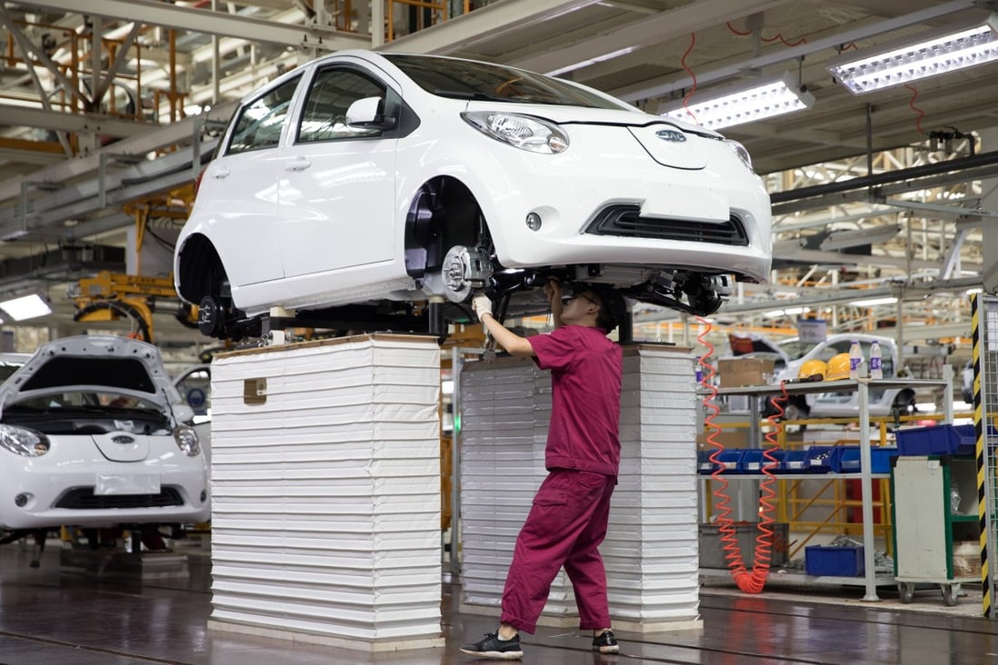 Profits in the car manufacturing sector slumped 25.9 per cent, as China’s car sales fell 15 per cent year-on-year in April, the 10th consecutive monthly decline. Photo: Xinhua