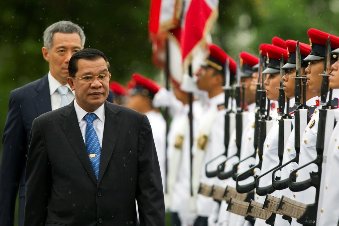 Cambodia’s Prime Minister Hun Sen with Singapore’s Prime Minister Lee Hsien Loong in a 2010 file picture. Photo: Reuters