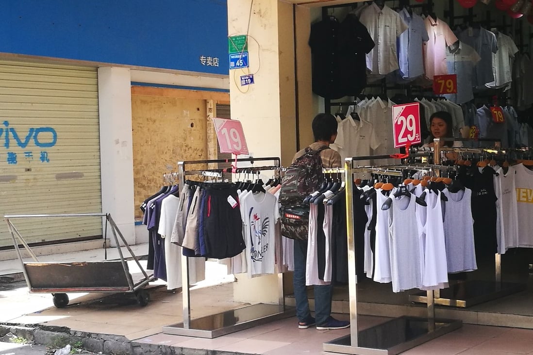 Migrant worker Li Zhong spent 79 yuan (US$11.5) on a new shirt ahead of his interview. Photo: He Huifeng