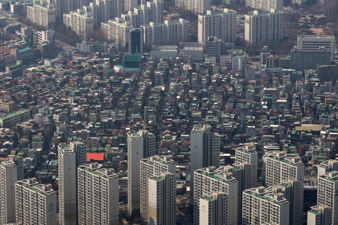 Public housing will make up around 10 per cent of the market in Seoul by 2022 if Mayor Park manages to bring the number of public units up to 400,000 in his remaining term. Photo: Bloomberg