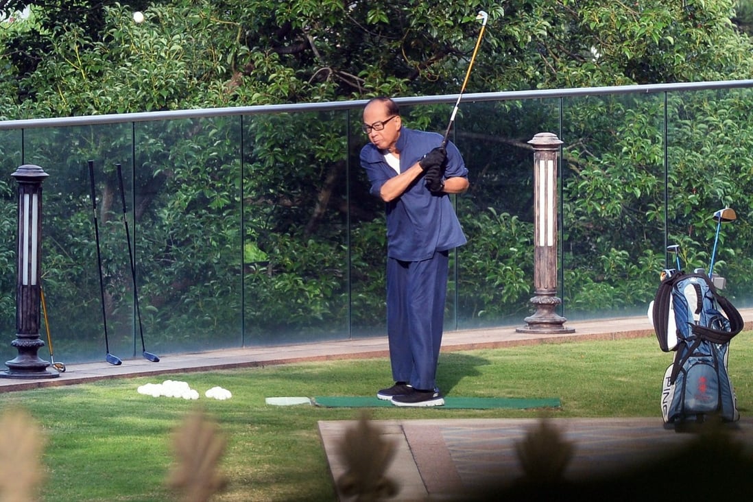 Golf lover Li Ka-shing practises an iron shot in Repulse Bay in this photo taken on September 18, 2013, when he was 85. He started taking a healthy ageing product in 2017.