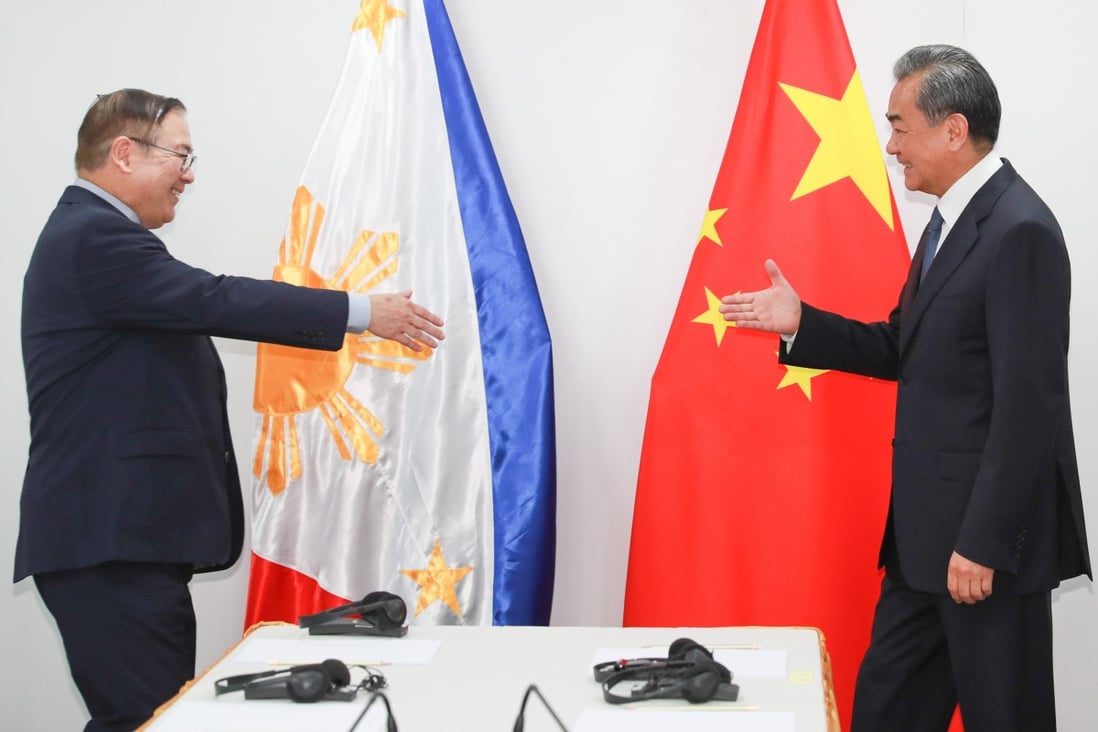 Chinese Foreign Minister Wang Yi (right) greets his Philippine counterpart Teodoro Locsin at the Asean meeting in Bangkok, Thailand. Photo: Xinhua