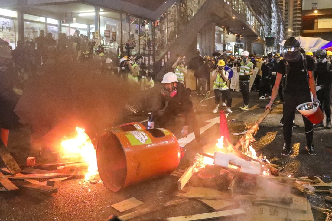 Riot police and anti-government protesters clash in Causeway Bay on Sunday. Photo: Felix Wong