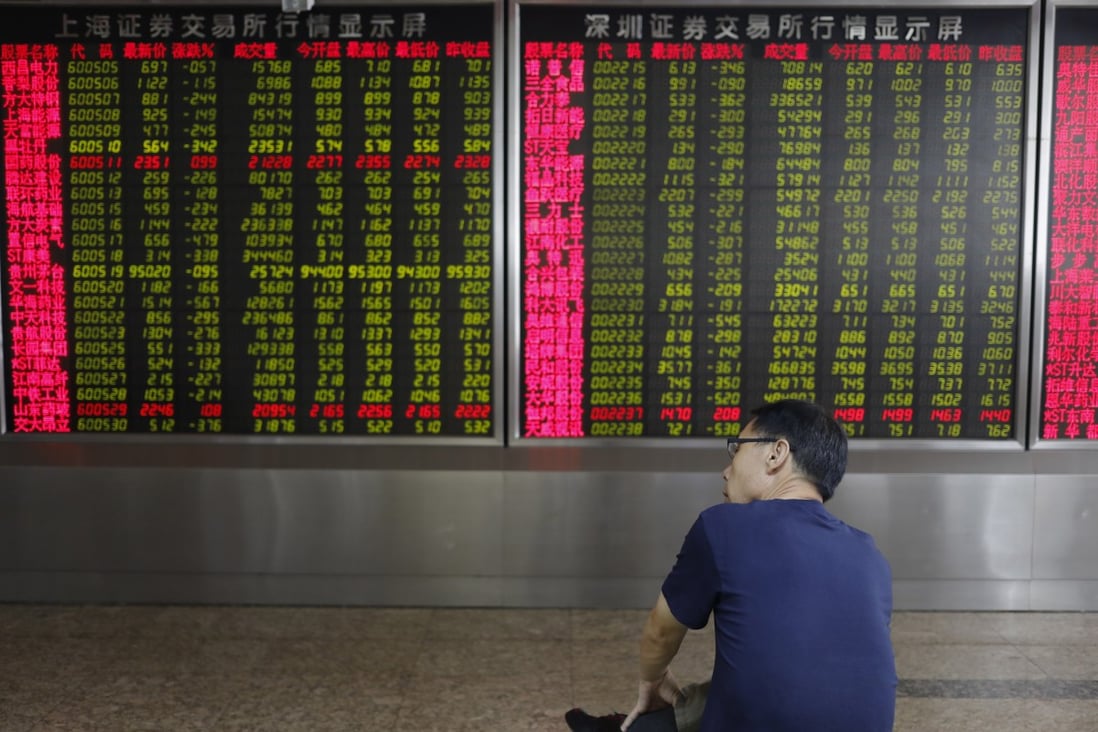 A Chinese investor watches stock prices in front of an electronic board at a securities brokerage house in Beijing on August 2, 2019. Photo: EPA-EFE