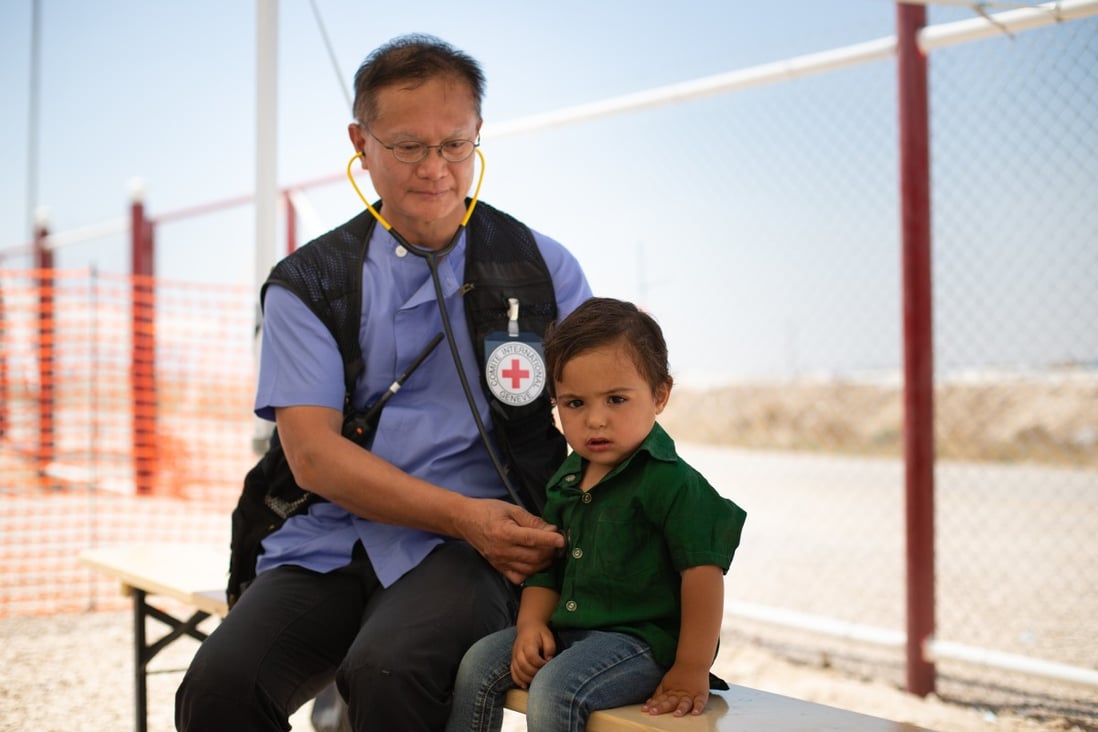 Walter Leung Wai-yin, an intensive care nurse from Hong Kong, with two-year-old Saad, at a field hospital in Al Hol camp, Syria. Photo: ICRC