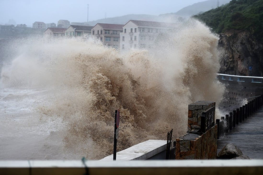 Huge waves beat against the sea shore as Typhoon Lekima approaches Shitang in the southeast of Zhejiang province. Photo: Xinhua
