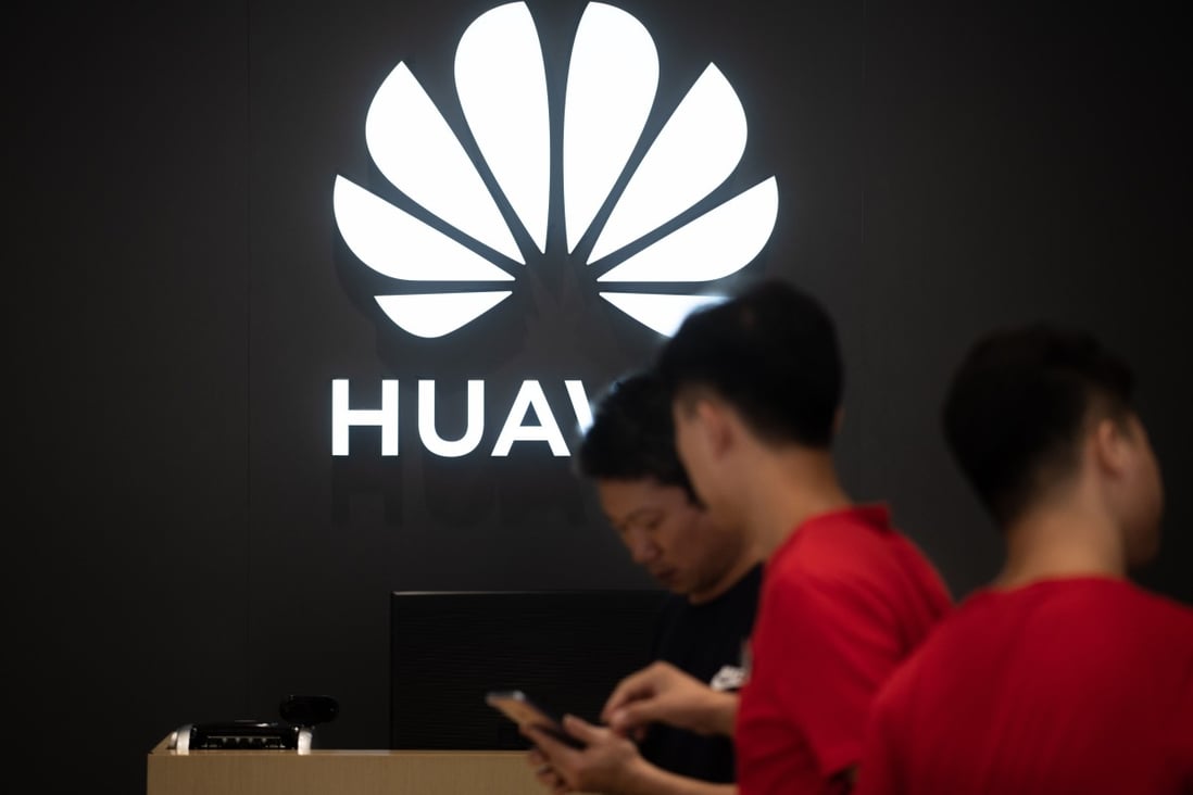 Employees work at a Huawei store in Dongguan, Guangdong province on August 9, 2019. Photo: AFP