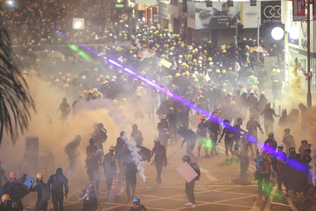 Riot police officers clash with protesters at the junction of Lockhart Road and Percival Street in Causeway Bay. Photo: Winson Wong
