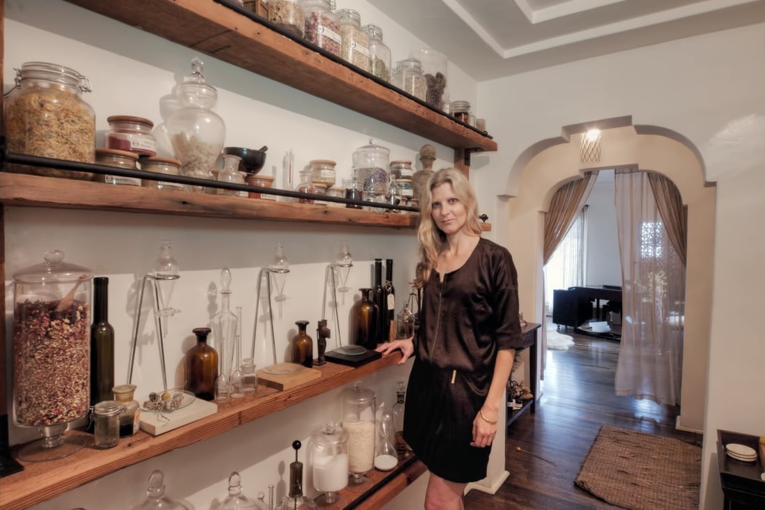 Haley Alexander van Oosten, founder of L’Oeil du Vert, has created an art installation with a difference at the Asia Society in Hong Kong: a collection of aromas.