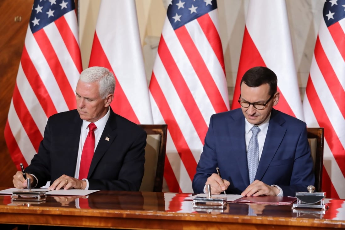 Polish Prime Minister Mateusz Morawiecki and US Vice-President Mike Pence during the signing of the declaration. Photo: EPA-EFE