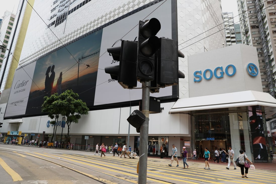 A broken traffic light in Causeway Bay, a day after protests in the popular shopping district. Photo: Nora Tam
