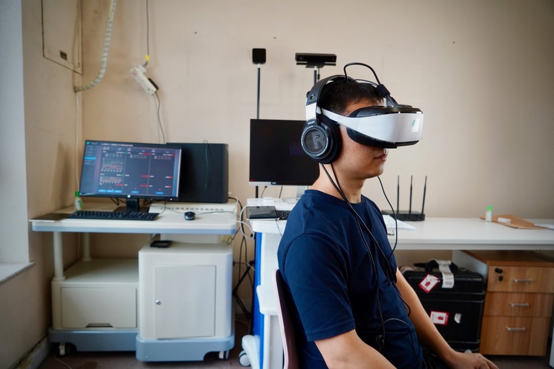 The WonderLab algorithm tracks the brain’s reaction to certain drug abuse simulation scenes in the VR experience. Photo: SCMP/Tom Wang