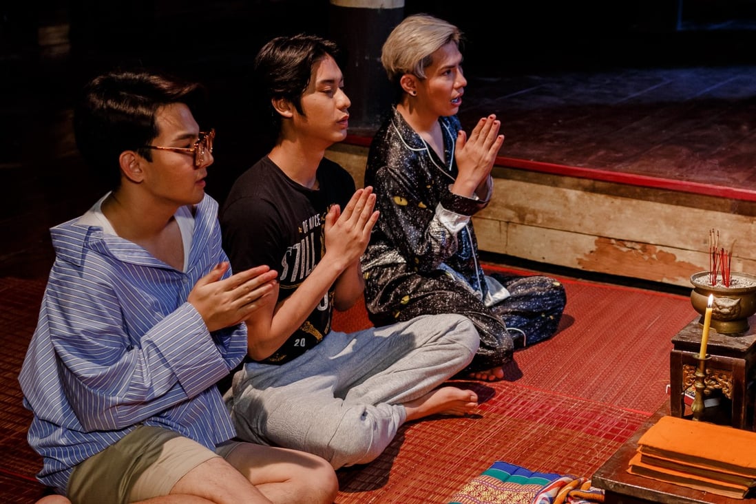 Bhuripat Vejvongsatechavat, Paisarnkulwong Vachiravit and Witthawat Rattanaboonbaramee in a still from Pee Nak (category IIB; Thai), directed by Phontharis Chotkijsadarsopon.