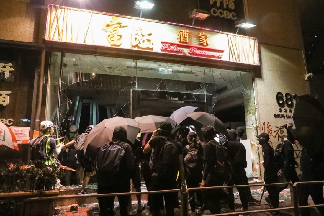 A Fulum Restaurant is vandalised by protesters in Cheung Sha Wan, on October 6, 2019. Photo: K.Y. Cheng