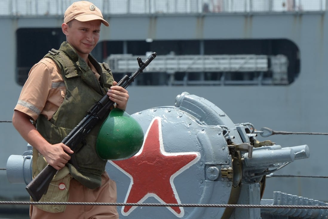 An armed sailor stands guard on a Russian aircraft carrier during a visit to Manila in 2017. Photo: AFP