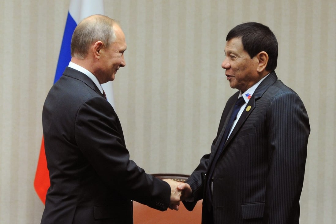 Russian President Vladimir Putin and Philippine President Rodrigo Duterte shake hands during a 2016 meeting in Peru. Photo: EPA