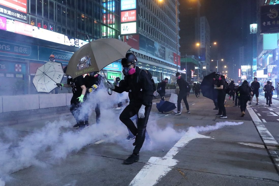 Hong Kong’s civil servants who support the protesters have come under fire in a harsh commentary by state newspaper People’s Daily. Photo: Sam Tsang
